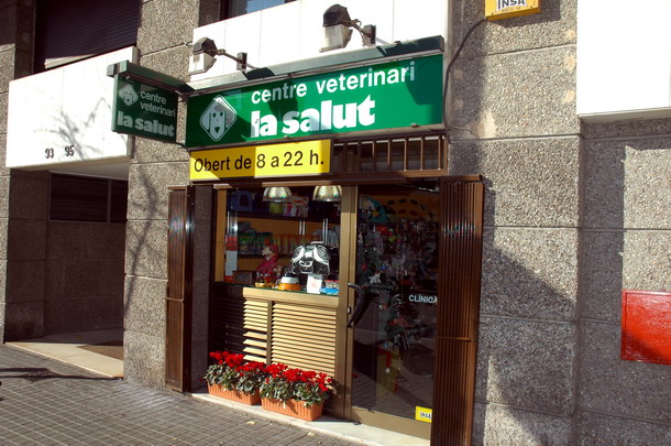 Centro veterinario La Salut Barcelona especialistas esterilizaciones perros y gatos